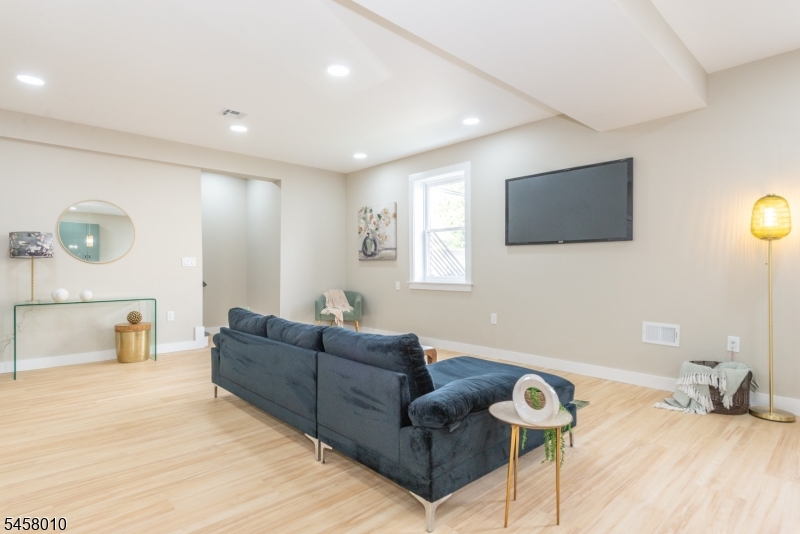 662 18TH Avenue Irvington NJ 07111