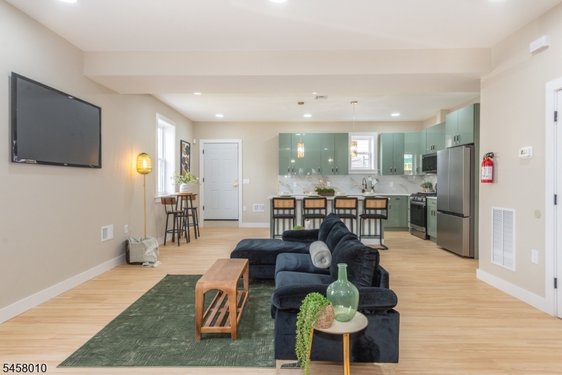 662 18TH Avenue Irvington NJ 07111
