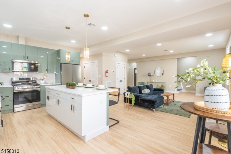 662 18TH Avenue Irvington NJ 07111