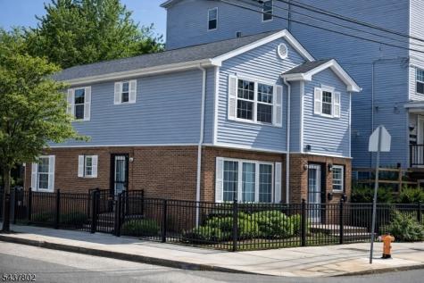 586 15TH Avenue Newark NJ 07103