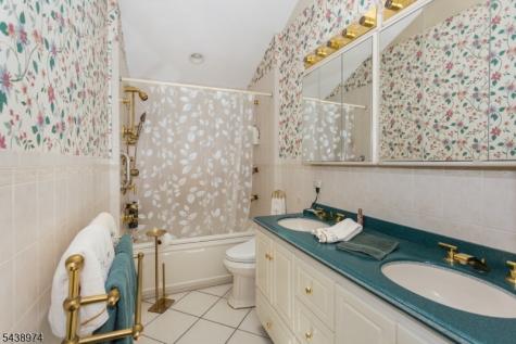 164 Page Street Elmwood Park NJ 07407