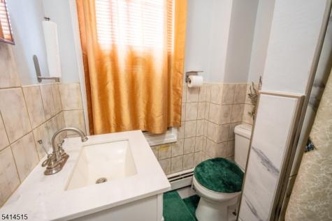 108 Hollywood Avenue East Orange NJ 07018