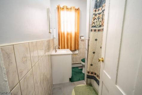 108 Hollywood Avenue East Orange NJ 07018