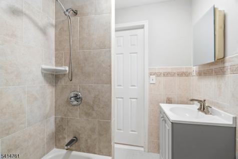 61 Holsman Street Paterson NJ 07522