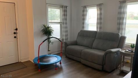 5 Park Square Lopatcong NJ 08865