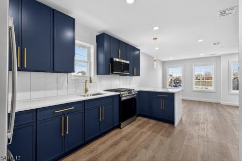 687 18TH Avenue Irvington NJ 07111