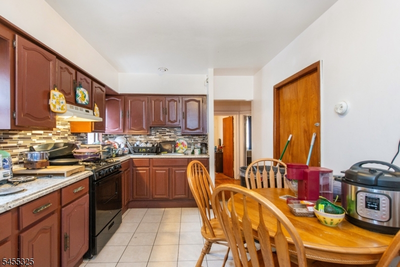 8312 1ST Avenue North Bergen NJ 07047