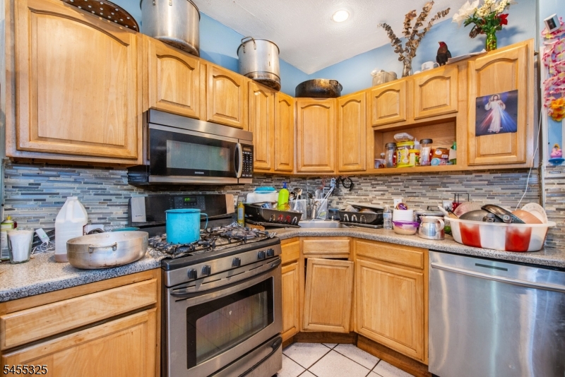 8312 1ST Avenue North Bergen NJ 07047