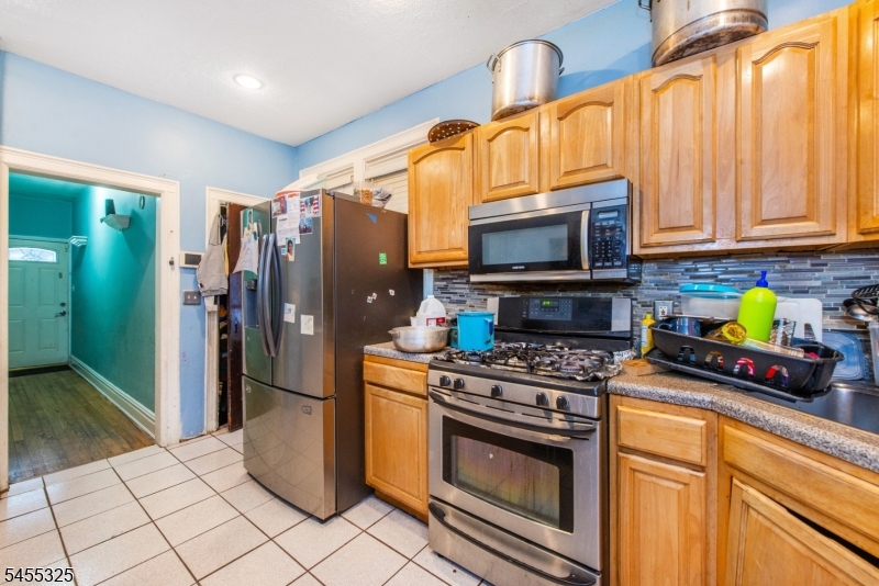 8312 1ST Avenue North Bergen NJ 07047