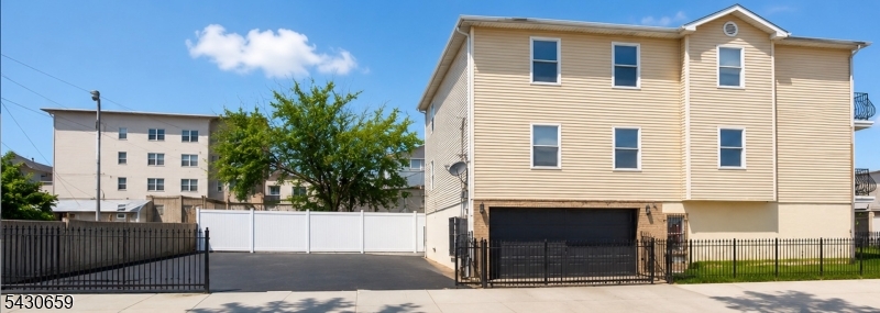 272 Orange Street Newark NJ 07103