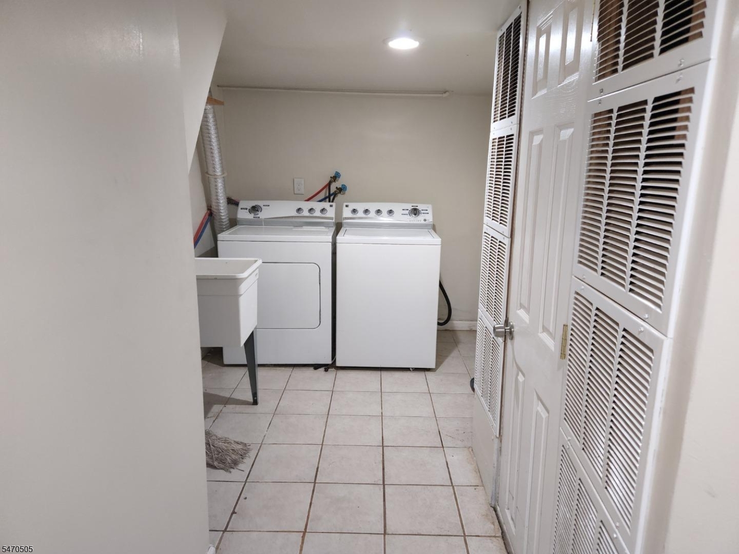 333 White Street Roselle NJ 07203