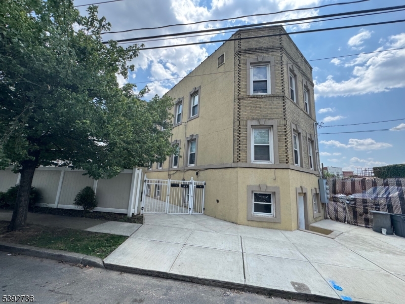 233 Malvern Street Newark NJ 07105