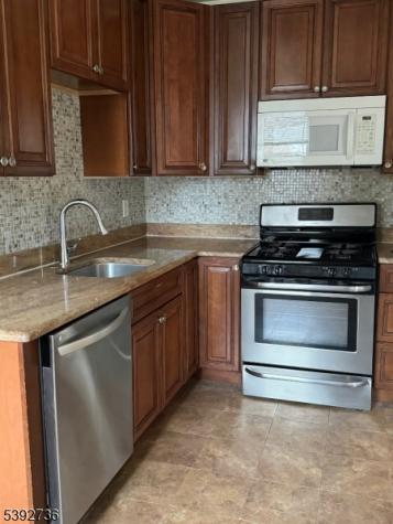 233 Malvern Street Newark NJ 07105