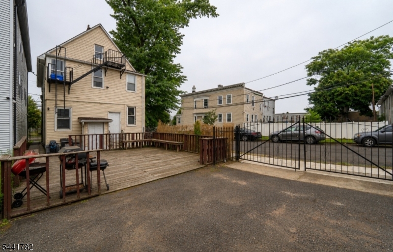 318 Grove Street Newark NJ 07103