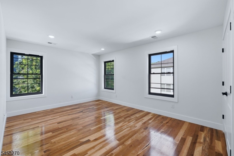 749 S 11th Street Newark NJ 07103