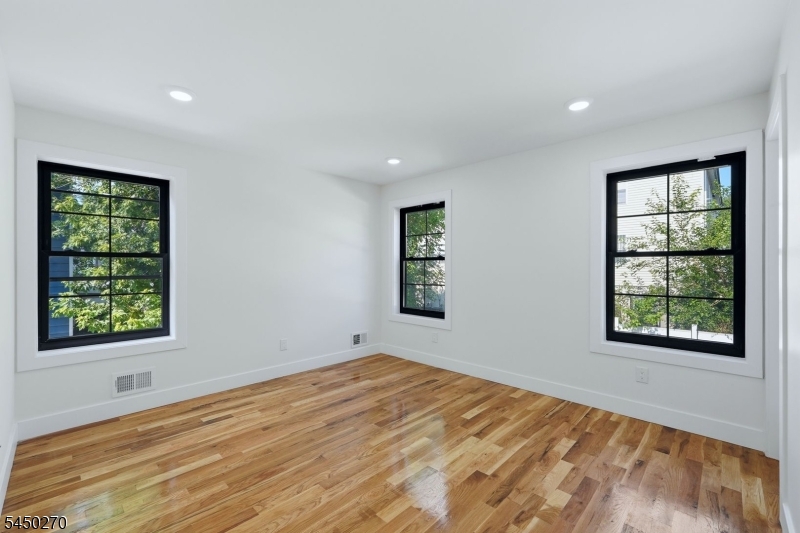 749 S 11th Street Newark NJ 07103