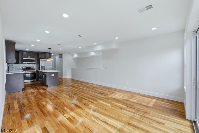 749 S 11th Street Newark NJ 07103