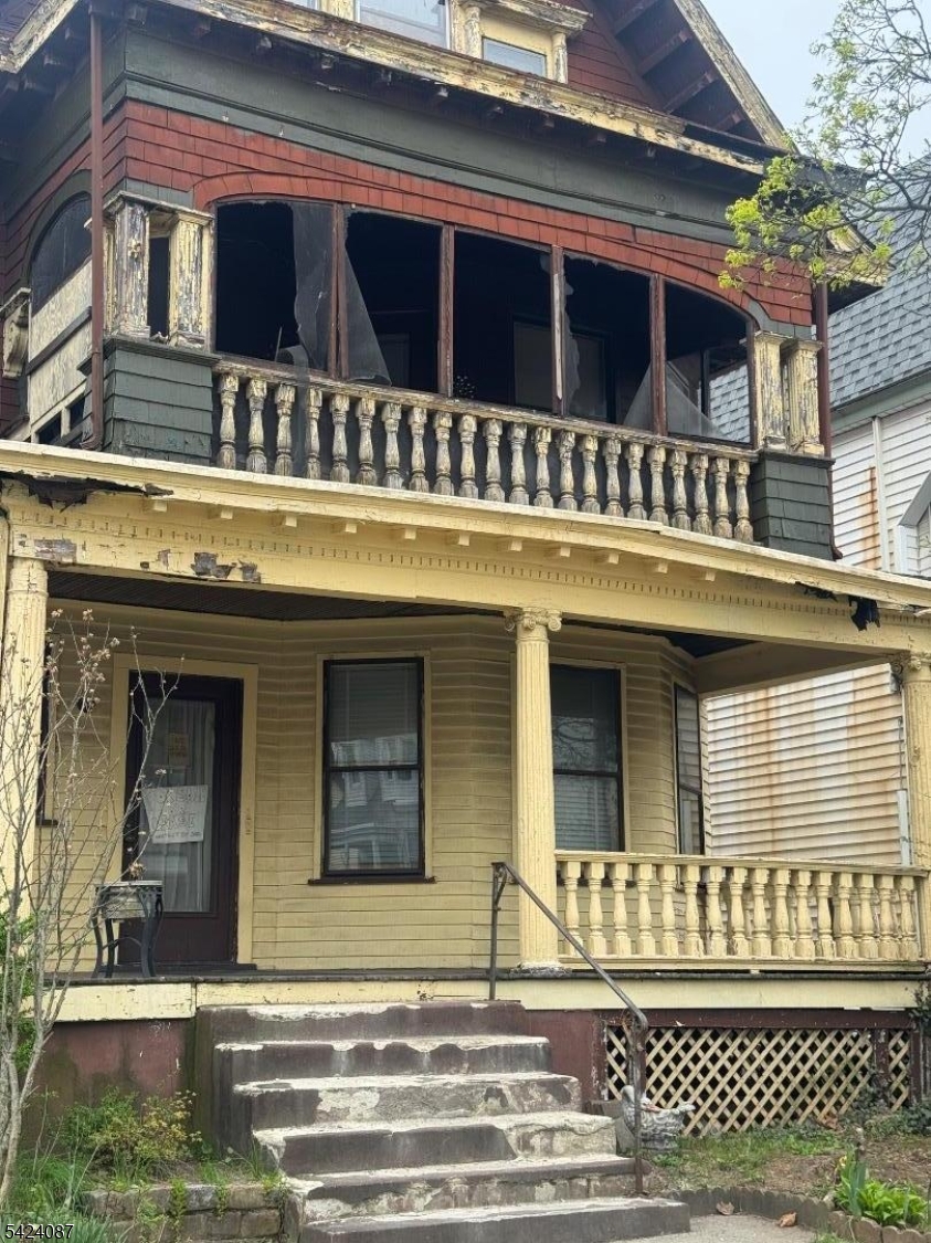 162 N 18th Street East Orange NJ 07017