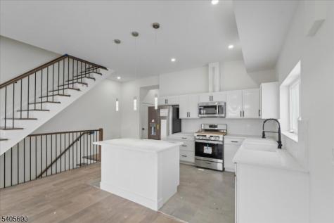 366 21ST Street Irvington NJ 07111