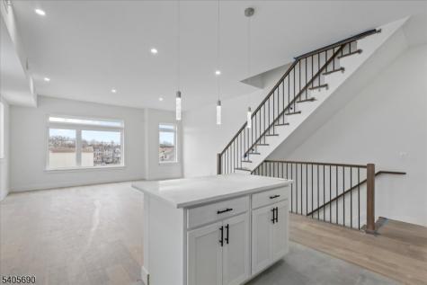 366 21ST Street Irvington NJ 07111