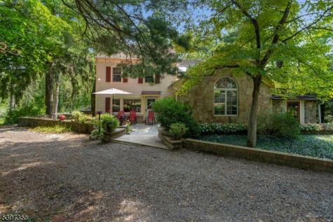 1 Dove Hollow Lane Bethlehem NJ 08827