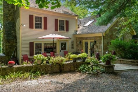 1 Dove Hollow Lane Bethlehem NJ 08827