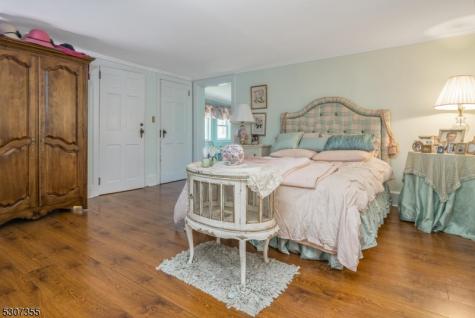1 Dove Hollow Lane Bethlehem NJ 08827