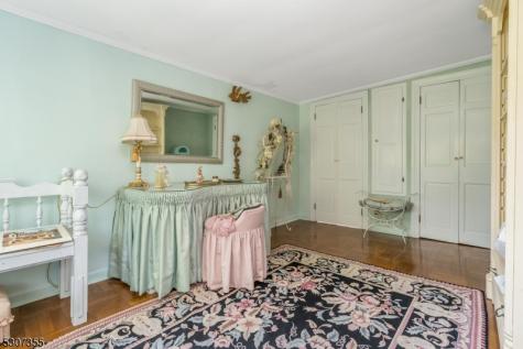 1 Dove Hollow Lane Bethlehem NJ 08827