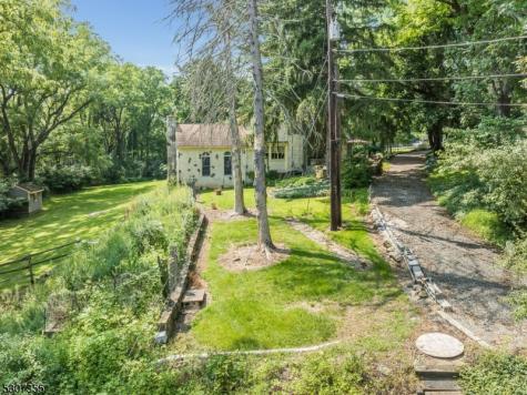 1 Dove Hollow Lane Bethlehem NJ 08827