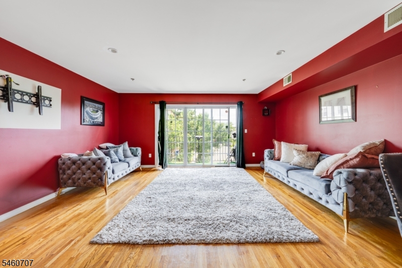 12 Seabury Court Newark NJ 07104