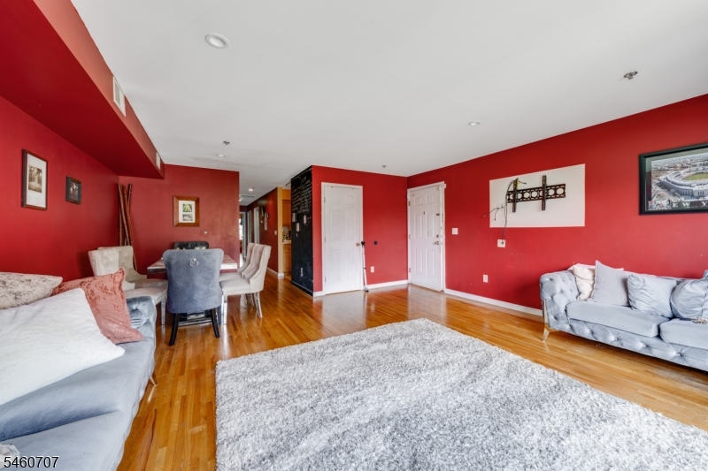 12 Seabury Court Newark NJ 07104