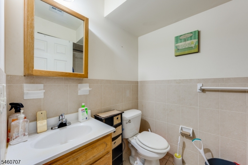 12 Seabury Court Newark NJ 07104