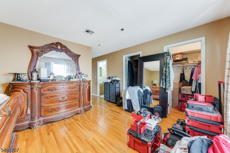 12 Seabury Court Newark NJ 07104
