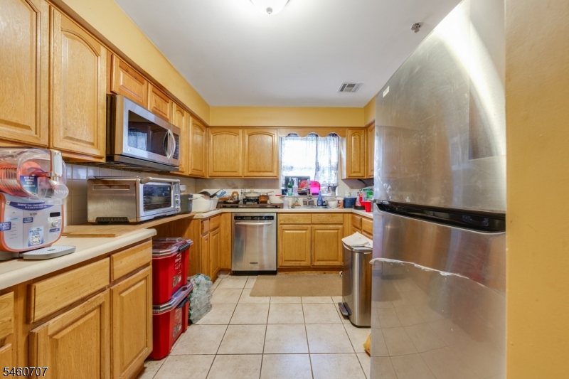12 Seabury Court Newark NJ 07104