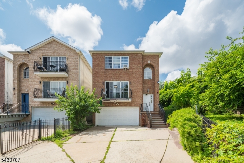 12 Seabury Court Newark NJ 07104