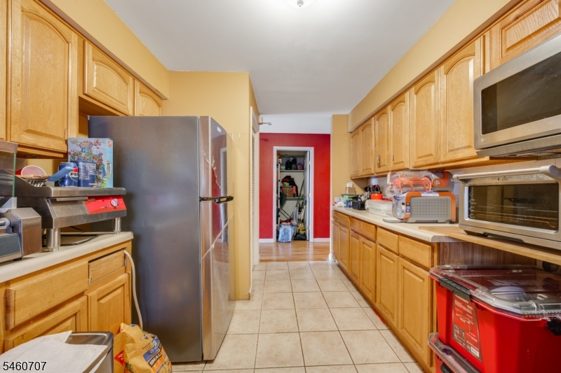 12 Seabury Court Newark NJ 07104