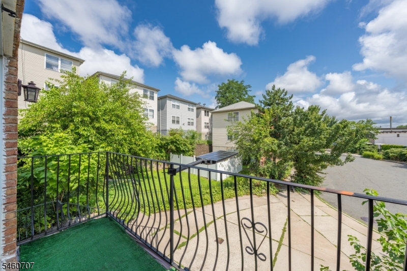12 Seabury Court Newark NJ 07104