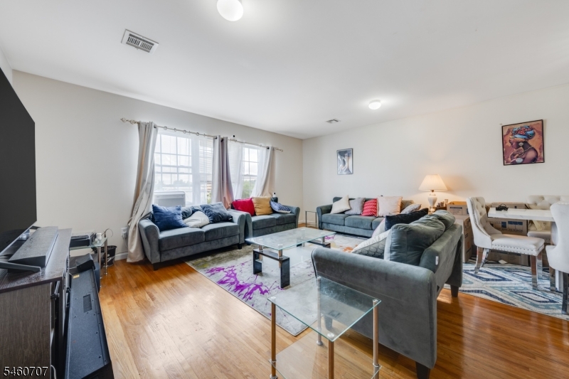 12 Seabury Court Newark NJ 07104