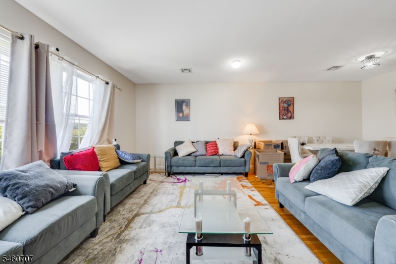 12 Seabury Court Newark NJ 07104
