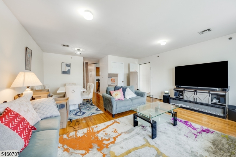 12 Seabury Court Newark NJ 07104