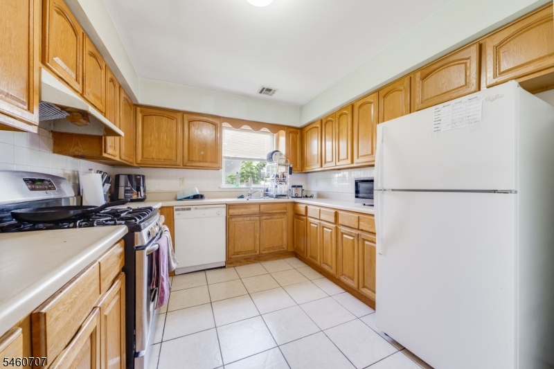 12 Seabury Court Newark NJ 07104