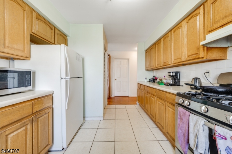 12 Seabury Court Newark NJ 07104