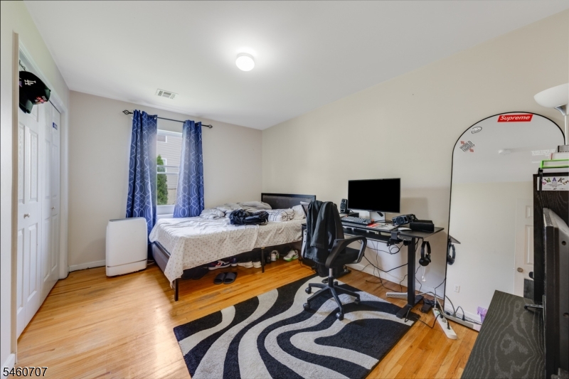 12 Seabury Court Newark NJ 07104