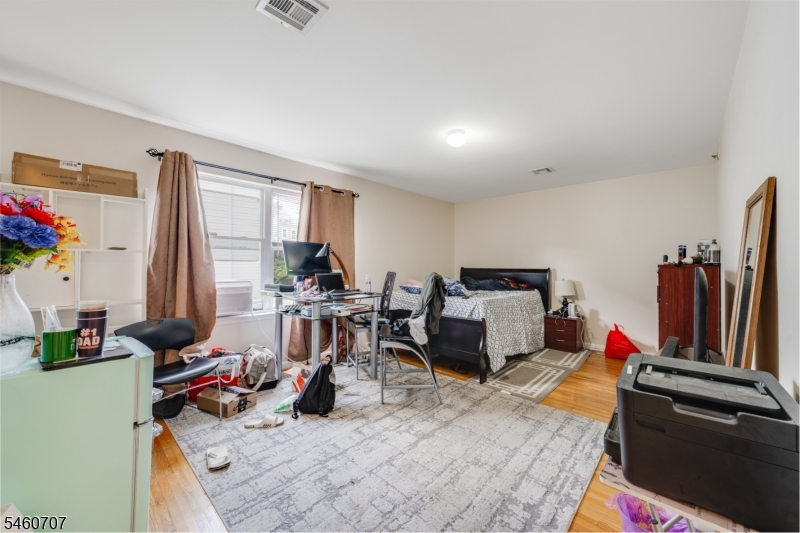 12 Seabury Court Newark NJ 07104