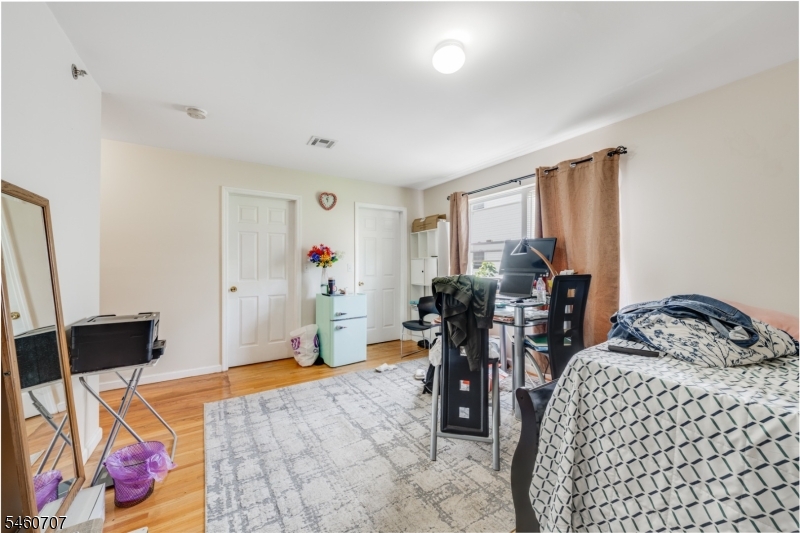 12 Seabury Court Newark NJ 07104