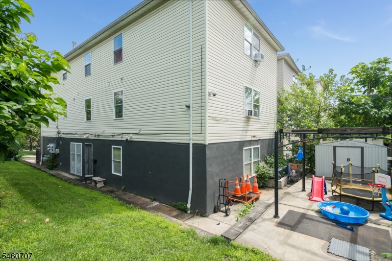 12 Seabury Court Newark NJ 07104