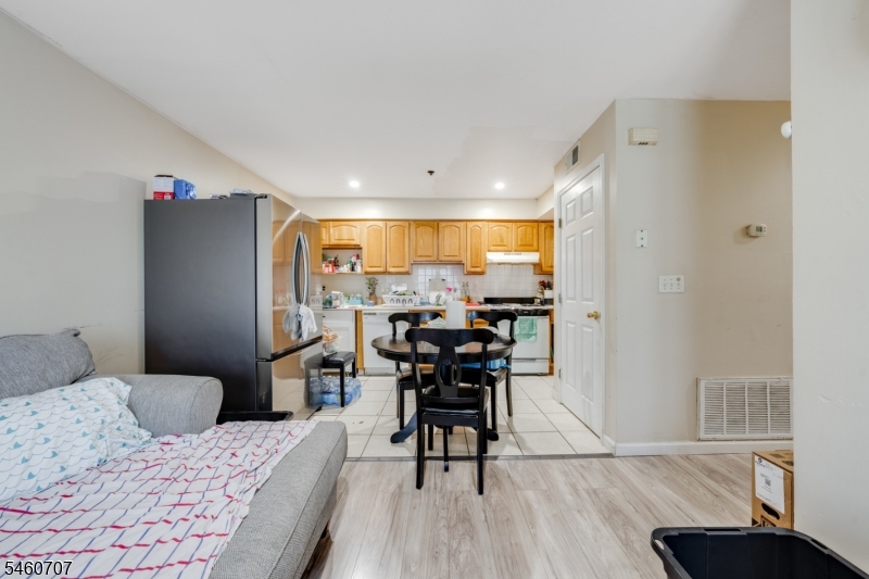 12 Seabury Court Newark NJ 07104