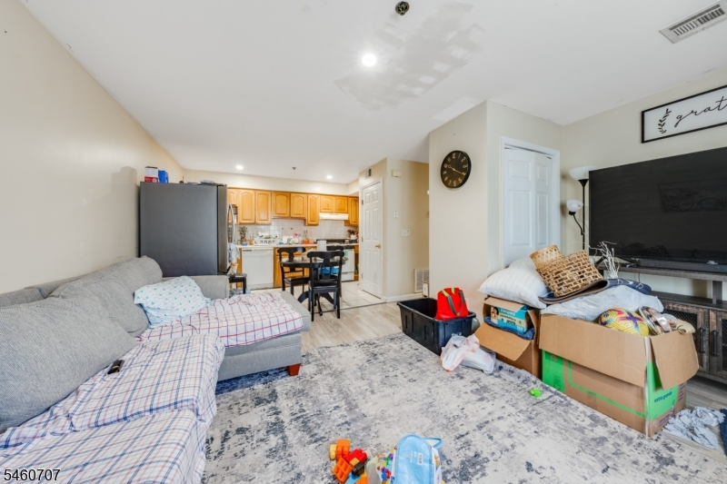 12 Seabury Court Newark NJ 07104
