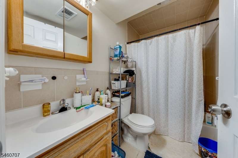 12 Seabury Court Newark NJ 07104