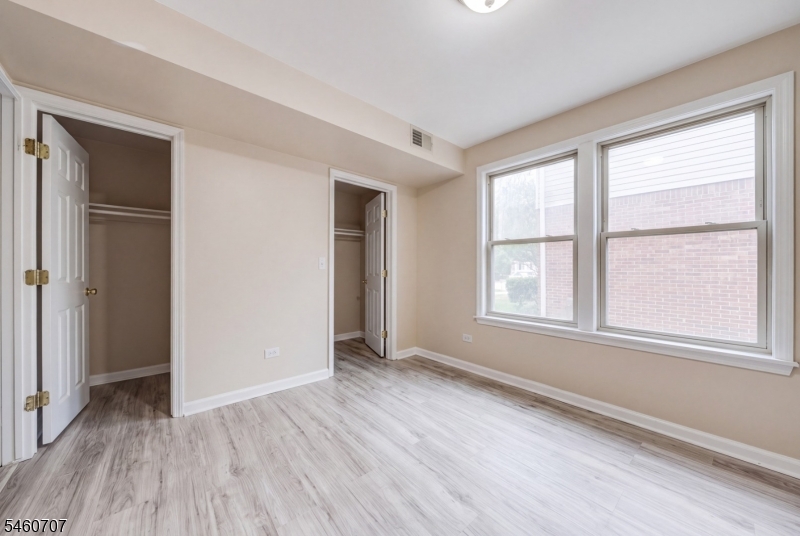 12 Seabury Court Newark NJ 07104